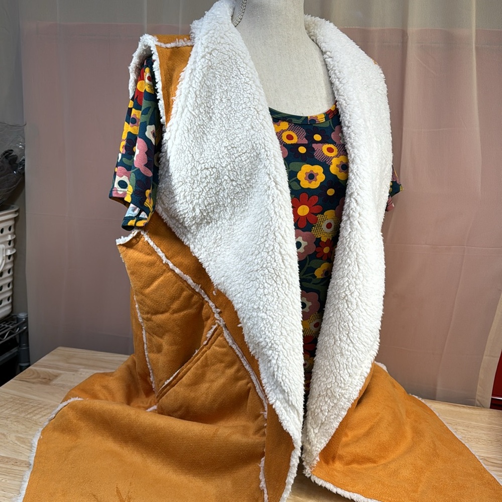 LuLaROE MARLOW COZY COMFY LINED TURMERIC VERSATILE VEST-LG. NWT